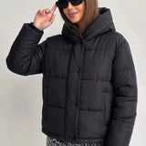Piumino oversize da donna con cappuccio e tasche