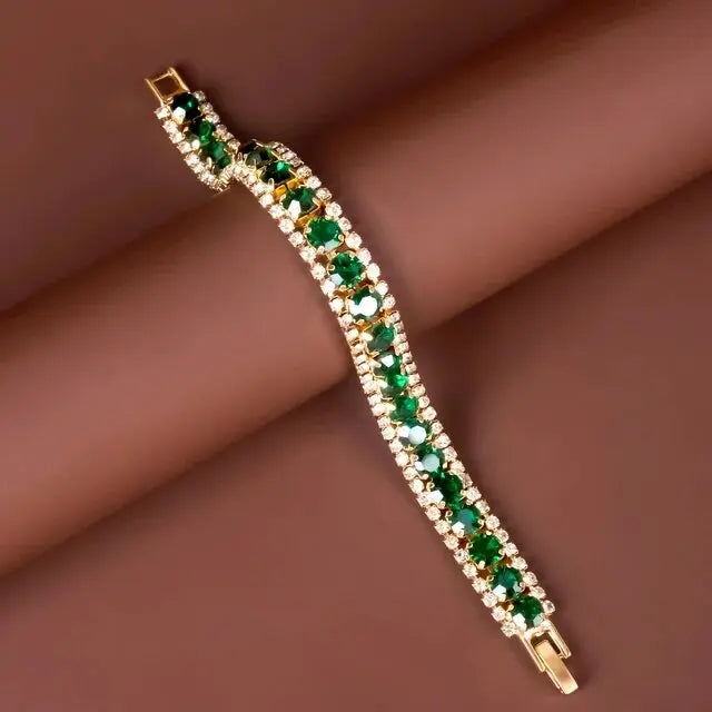 Bracciale dorato con gemme verdi