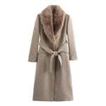 Cappotto lungo da donna con collo effetto pelliccia