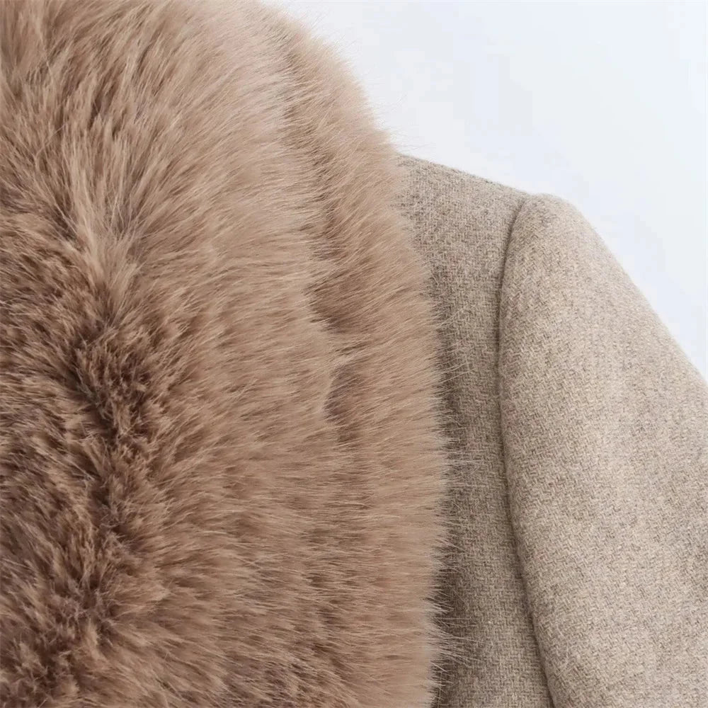 Cappotto lungo da donna con collo effetto pelliccia