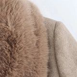 Cappotto lungo da donna con collo effetto pelliccia