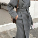 Cappotto lungo elegante da donna con cintura e revers