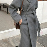 Cappotto lungo elegante da donna con cintura e revers