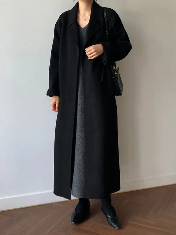 Cappotto lungo elegante da donna con cintura e revers