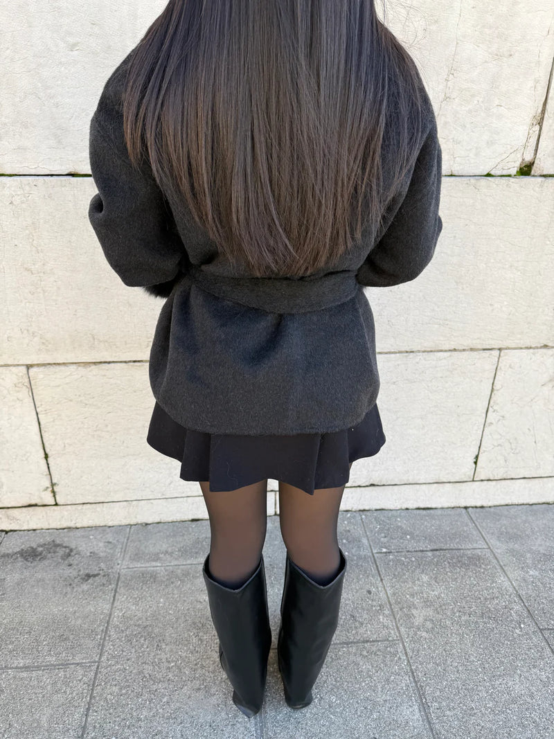 Cappotto da donna con cintura e maniche in pelliccia sintetica