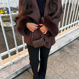 Cappotto da donna con cintura e maniche in pelliccia sintetica