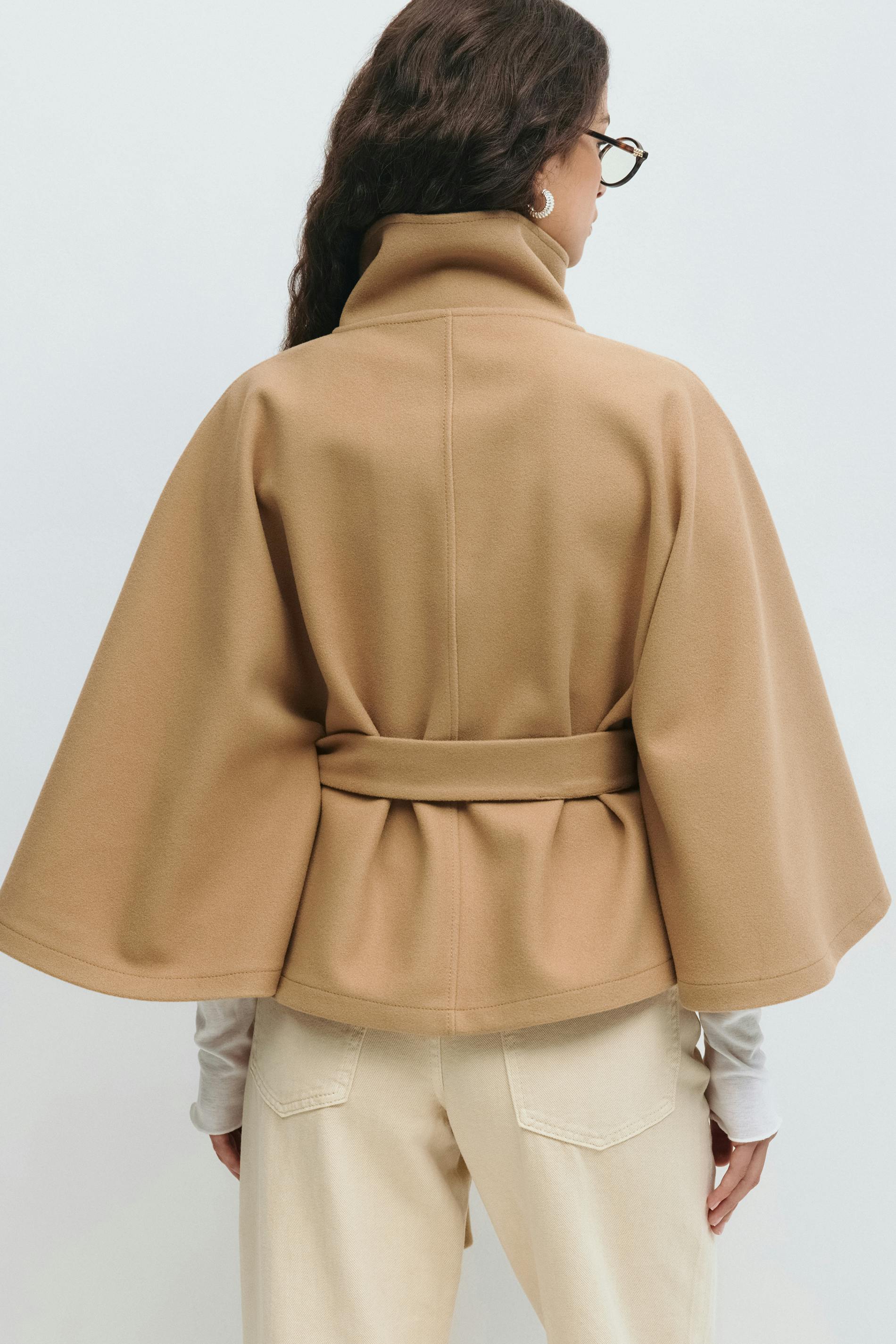 Mantella elegante da donna con cintura