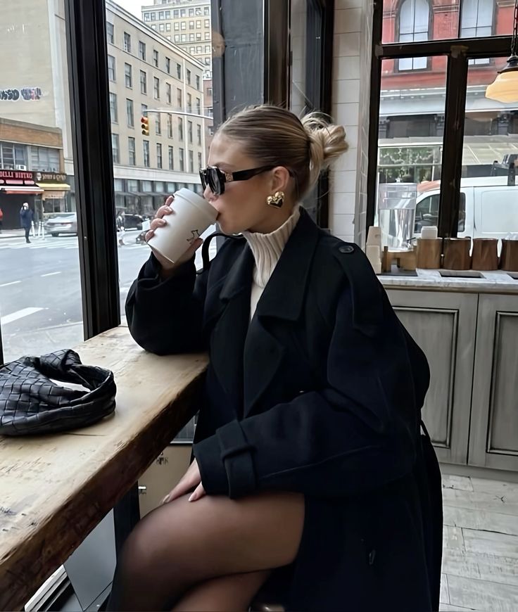 Trench lungo da donna doppiopetto senza tempo
