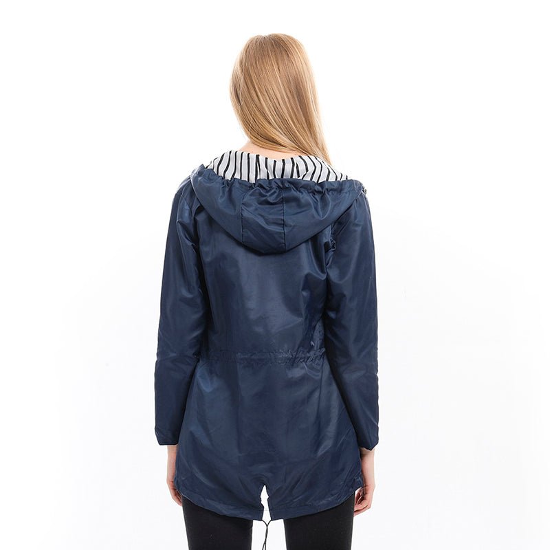 Cappotto da donna con cappuccio e vita regolabile