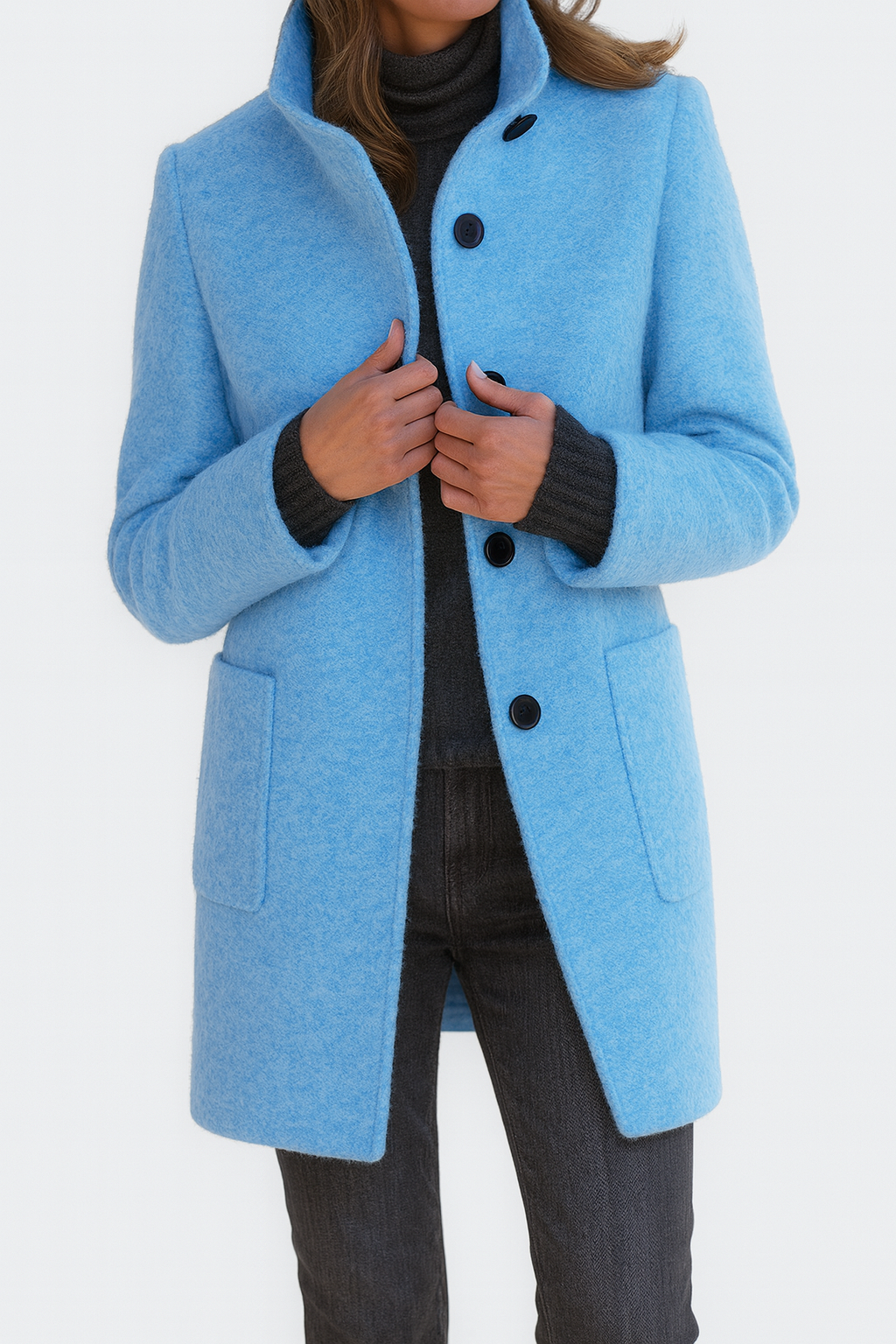 Cappotto elegante da donna con collo alto e bottoni