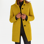 Cappotto elegante da donna con collo alto e bottoni