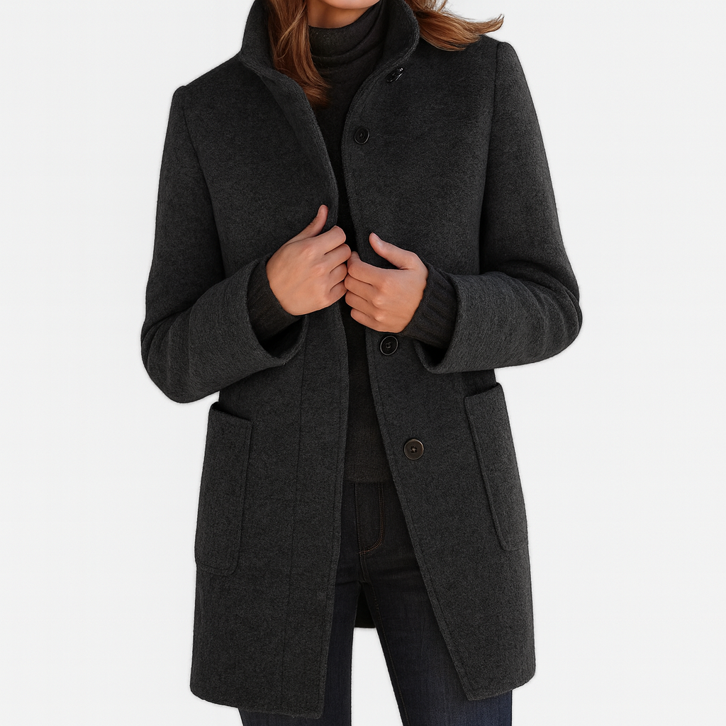 Cappotto elegante da donna con collo alto e bottoni