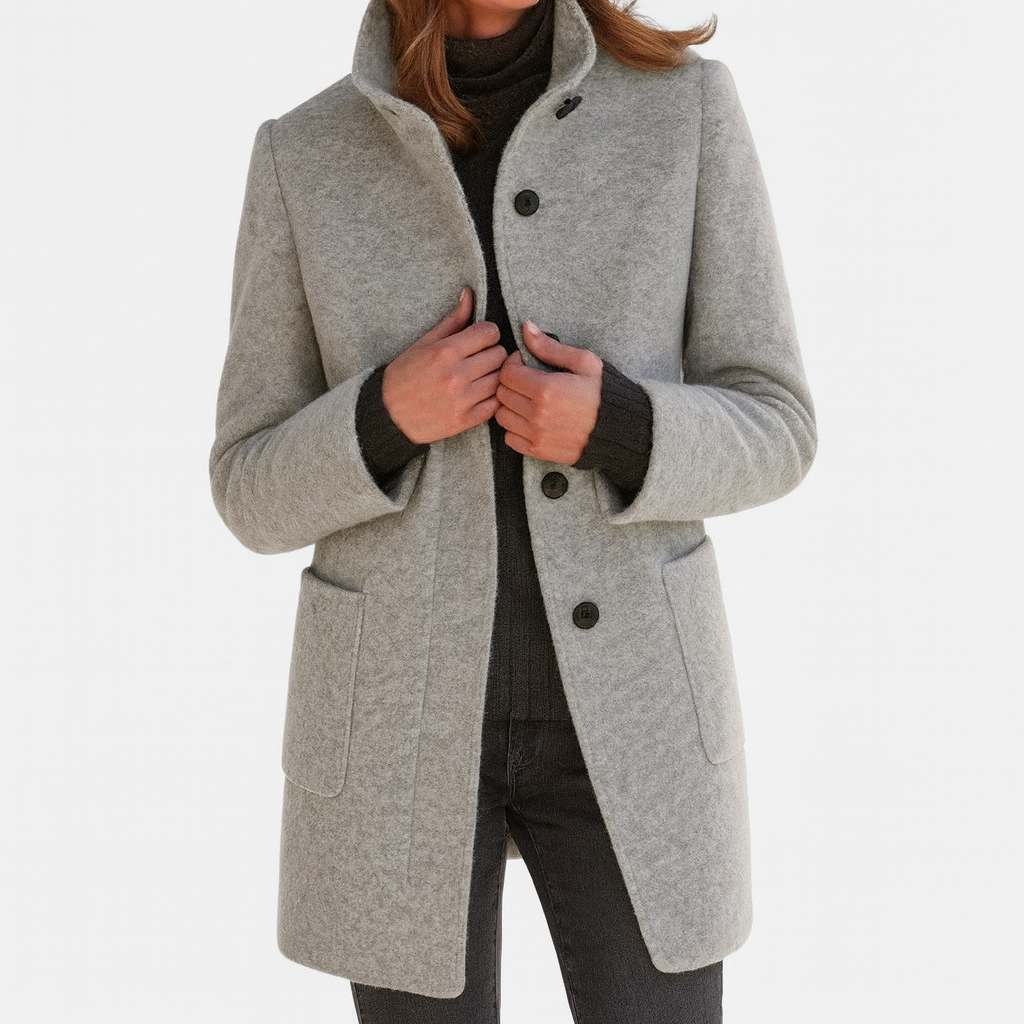 Cappotto elegante da donna con collo alto e bottoni
