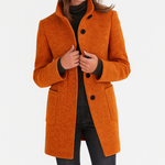 Cappotto elegante da donna con collo alto e bottoni
