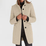 Cappotto elegante da donna con collo alto e bottoni