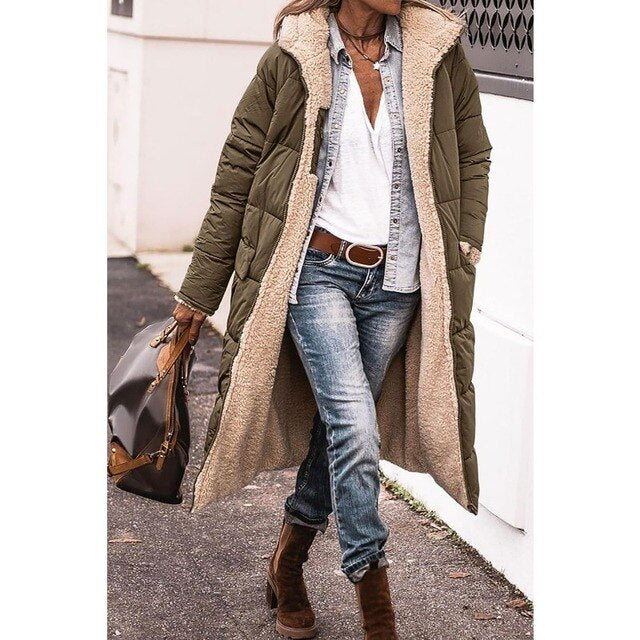 Cappotto lungo trapuntato da donna con cappuccio