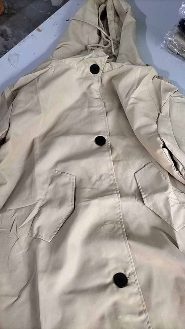 Trench lungo da donna con cappuccio e bottoni