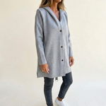 Cappotto da donna con cappuccio e bottoni