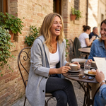 Cappotto da donna con cappuccio e bottoni