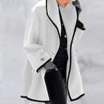 Trench elegante da donna aperto sul davanti