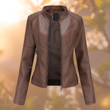 Giacca rossa aderente in similpelle – Eleganza audace