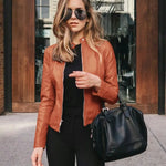 Giubbotto aderente in pelle sintetica – Eleganza audace per un look rock chic