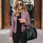 Giubbotto aderente in pelle sintetica – Eleganza audace per un look rock chic