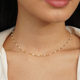 Sabina – Choker dorato delicato con mini perle
