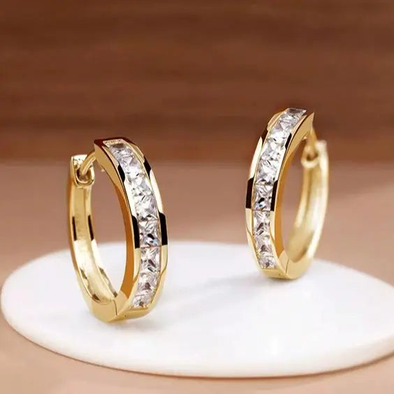 Orecchini a cerchio chic dorati con cristalli – Immagine 1