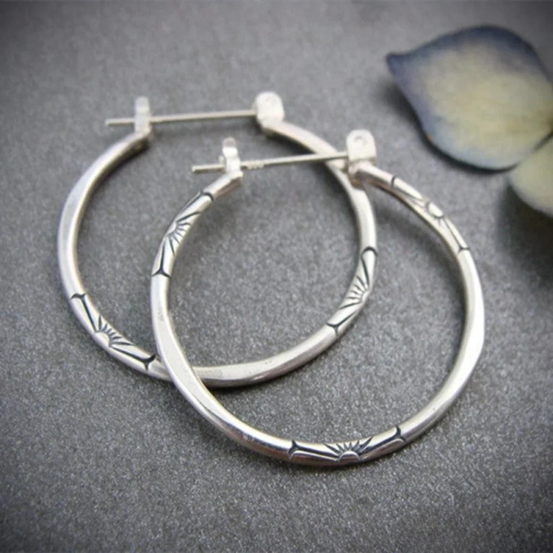 Orecchini a cerchio classici in argento – Immagine 1