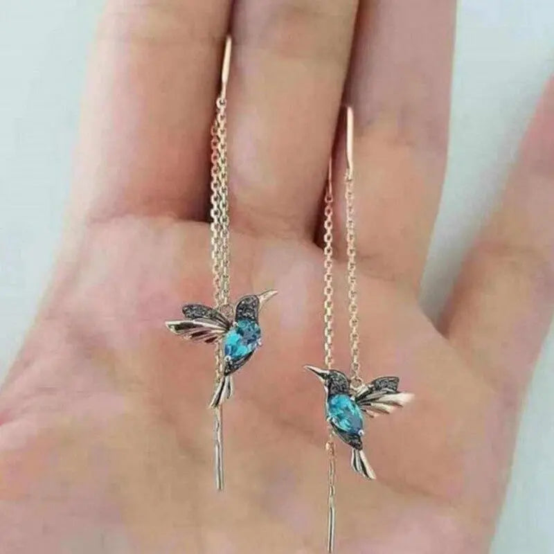 Orecchini in filo dorato con colibrì e cristalli – Immagine 3