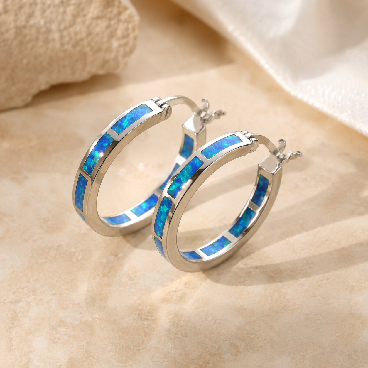 Orecchini rotondi chic con opale di fuoco blu – Immagine 1