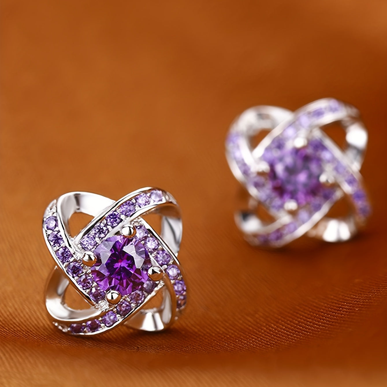 Orecchini viola a quadrifoglio – Immagine 2