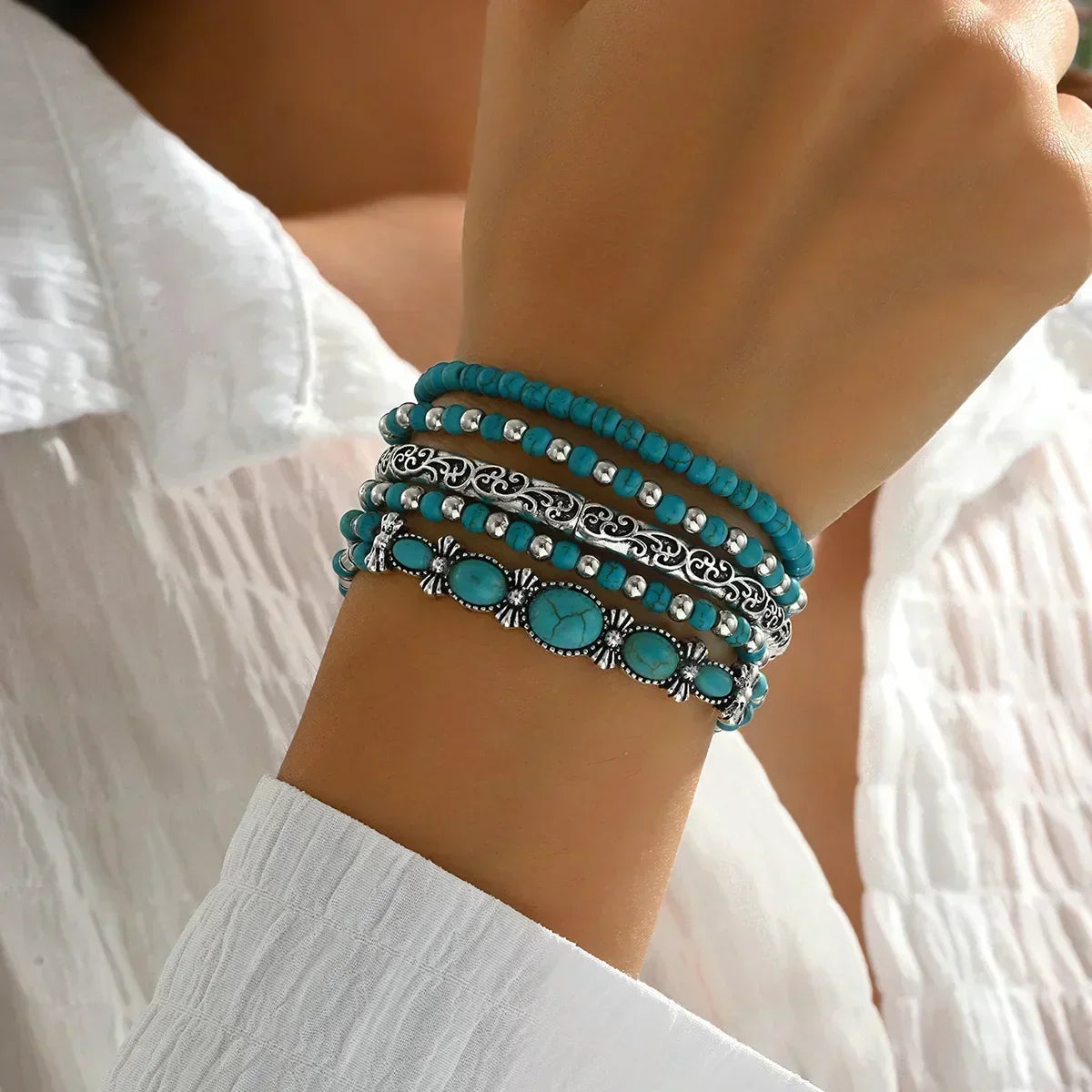 Set di bracciali con perline turchesi – Immagine 2