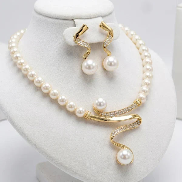 Set di collana e orecchini con perle naturali – Immagine 2