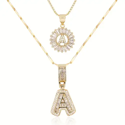 Set di collane con iniziale e moissanite – Immagine 1