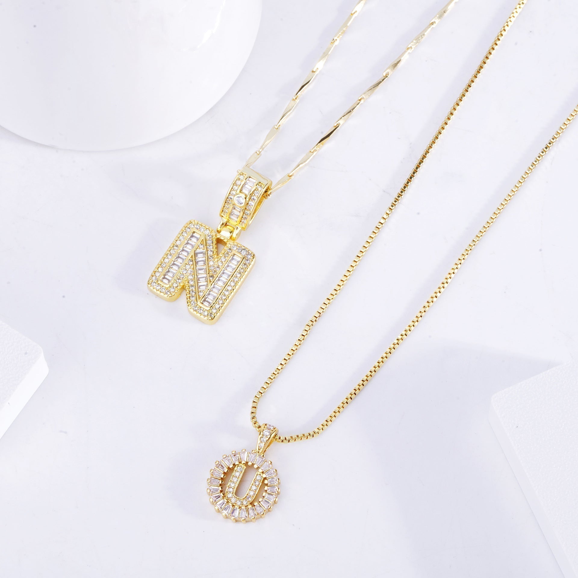 Set di collane con iniziale e moissanite – Immagine 2