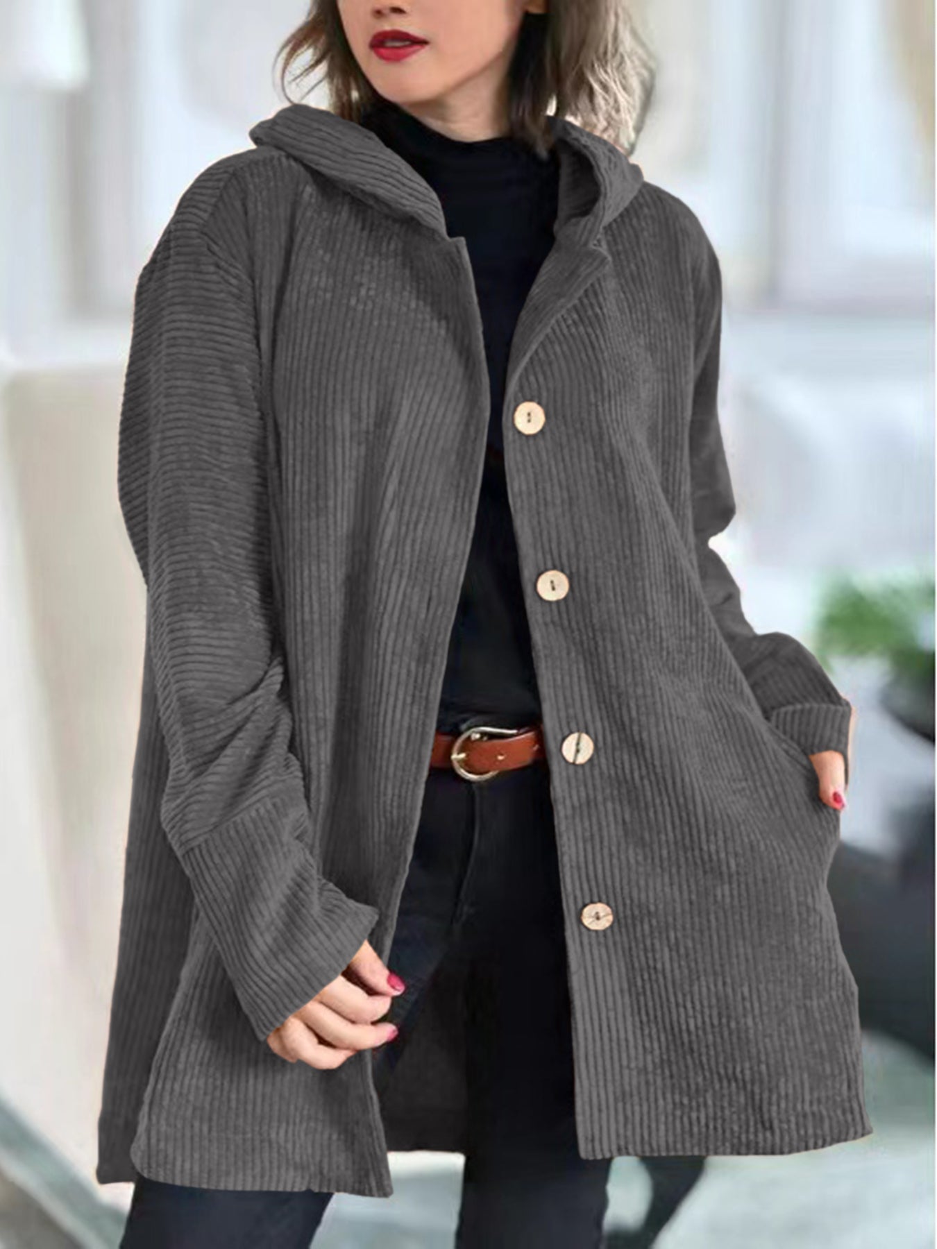 Giacca lunga da donna a costine con cappuccio e bottoni